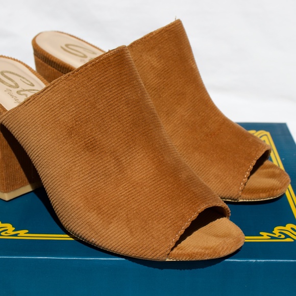 Sbicca Access Corduroy Heels - Picture 6 of 8